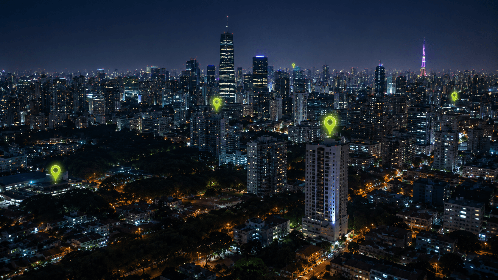 Skyline noturno de São Paulo com pins de oportunidades de leilão